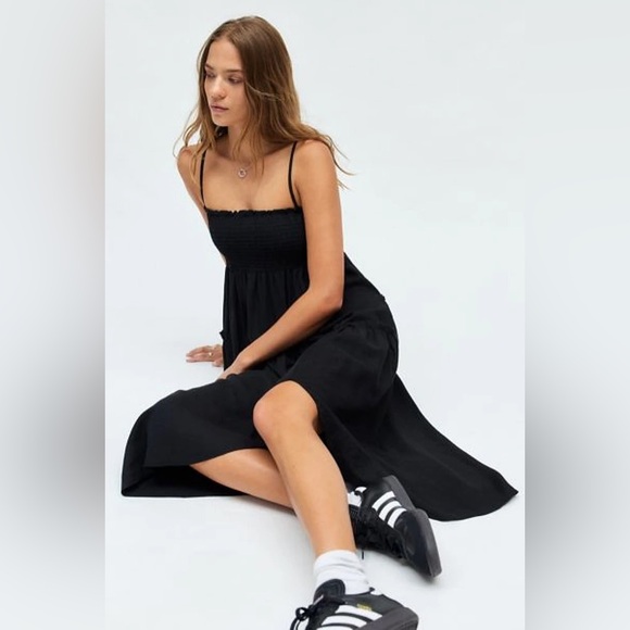 UO Urban Renewal EcoVero™️ Linen Asymmetrical Smocked Midi Dress - Picture 3 of 4